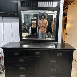 DRESSER WITH MIRROR 