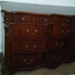 Dresser With Mirror 