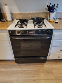 Magic Chef Gas Range With Convection Oven