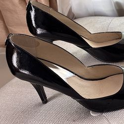 Michael Kors shiny black perp toe pumps size 8M