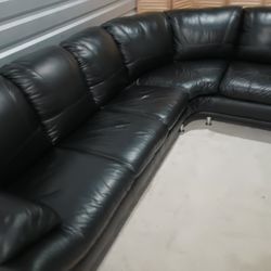 SECTIONAL GENUINE LEATHER BLACK COLOR.. DELIVERY SERVICE AVAILABLE 🚚💥🚚