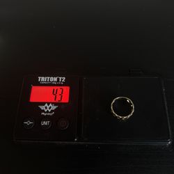 4.3 grams/ 10K cuban ring -380$