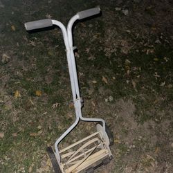 Push Grass Cutter