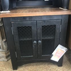 Vale beck End Table 