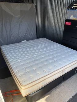 Like New King Size Saavta Luxury Mattress