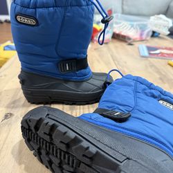Kids snow boots size 12