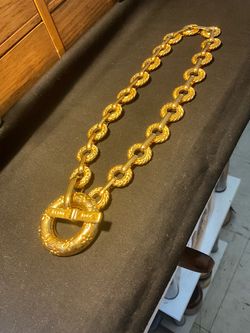 Elegant Gold Tone 18” Chain Necklace