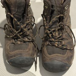 size 8M Keen Hiking Boots