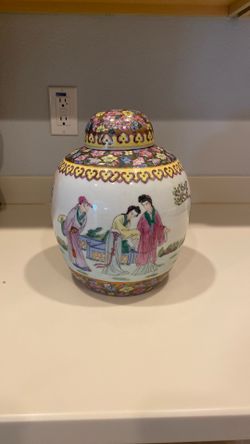 Vintage Chinese Porcelain Mural Ginger Jar with Lid