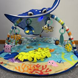 Disney Baby finding Nemo, Mr. Ray ocean lights and music activity play gym