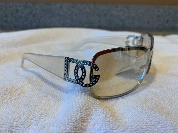 New Women's DG Sunglasses in Clear