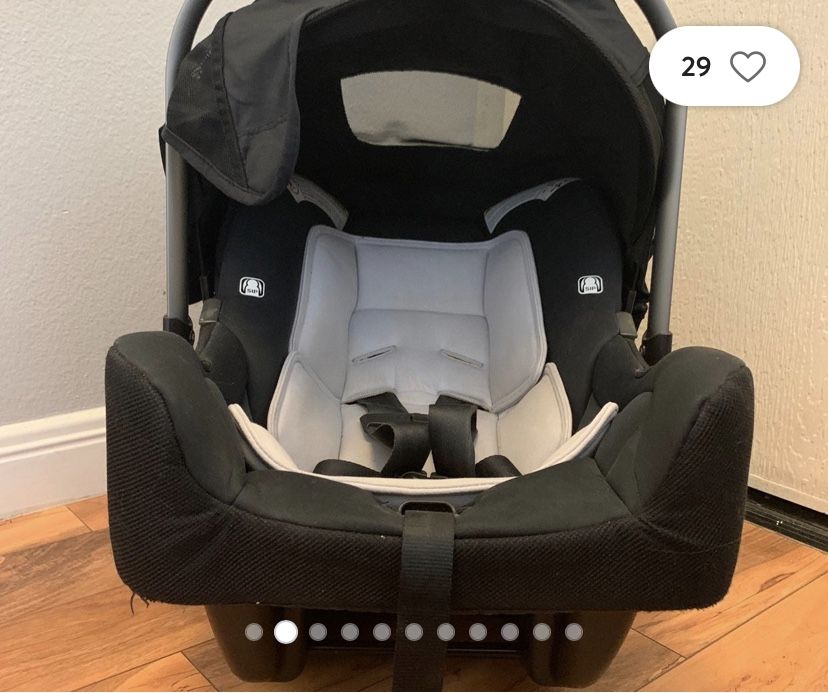 Nuna Pippa car Seat and base