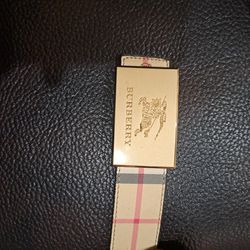 Golden Burberry Signature Belt for Sale in Queens, NY - OfferUp