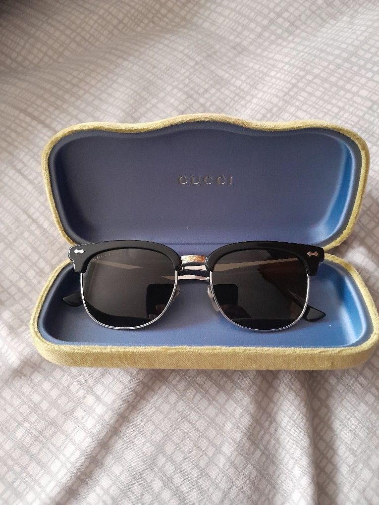 Sunglasses Gucci In Good Condition