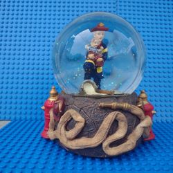 Vintage Fireman #11540 Fire Rescue Snow Globe