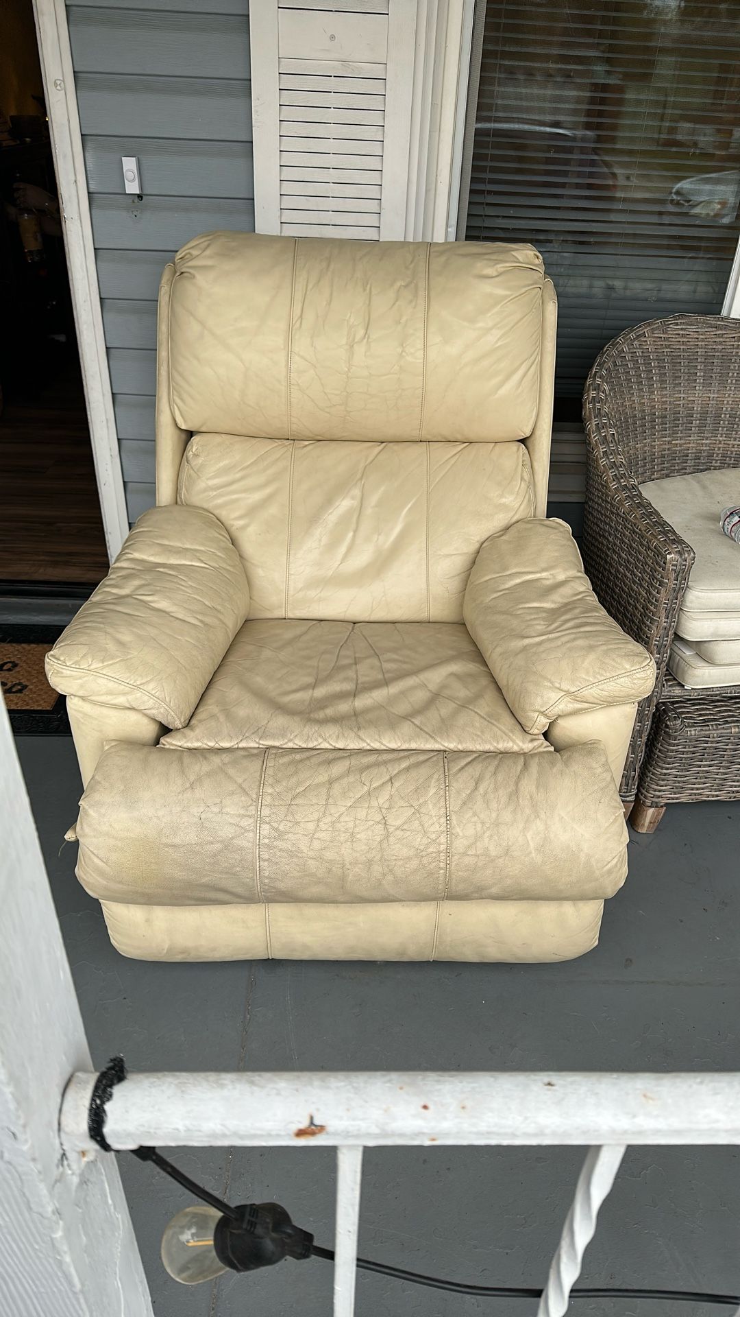 Cream/white Leather Recliner