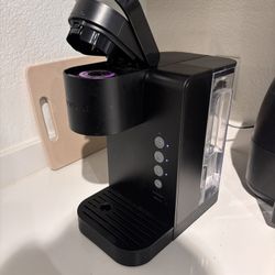 Keurig Coffee Maker + Reusable K-Cup (Like New) – $40 OBO