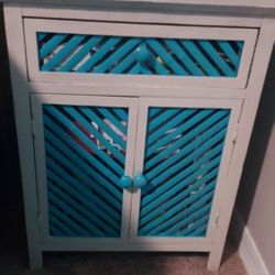 BEAUTIFUL COASTAL NIGHTSTANDS