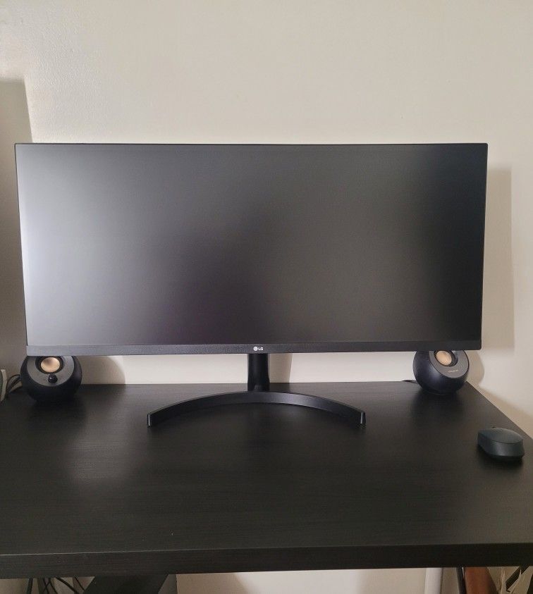 LG 34WL500-B 34" 21:9 UltraWide Full HD HDR10 IPS LED Monitor, Black. Price Negotiable