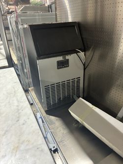 Under the counter, Ice Machine