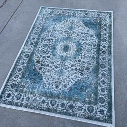 Lovely Oriental Style Area Rug (3’11”x5’7”)