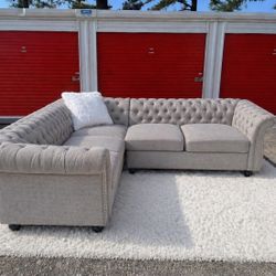 FREE DELIVERY 🚚 Tufted Sectional Couch 