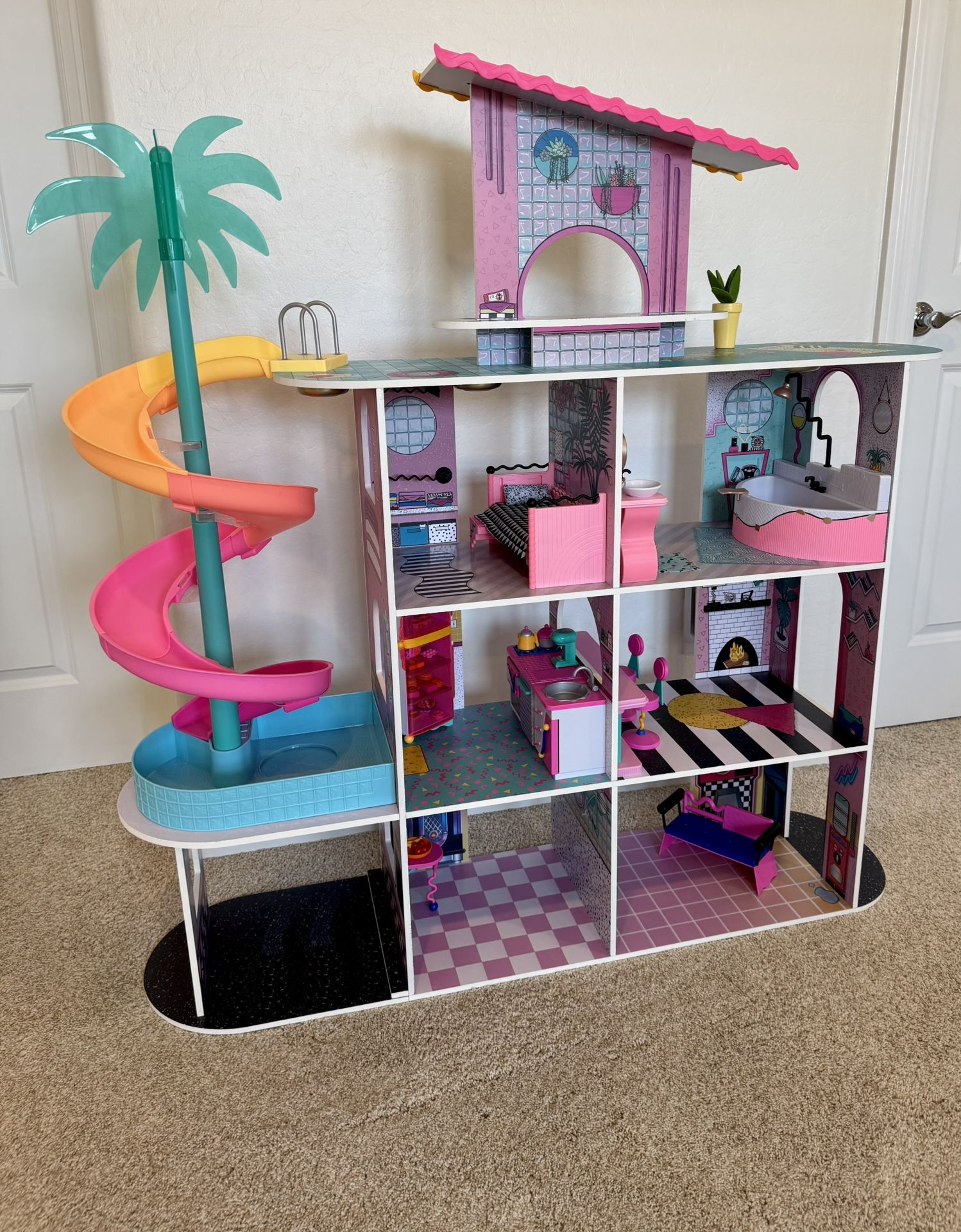 L.O.L. Surprise! OMG Fashion House Playset - MINT, Like New