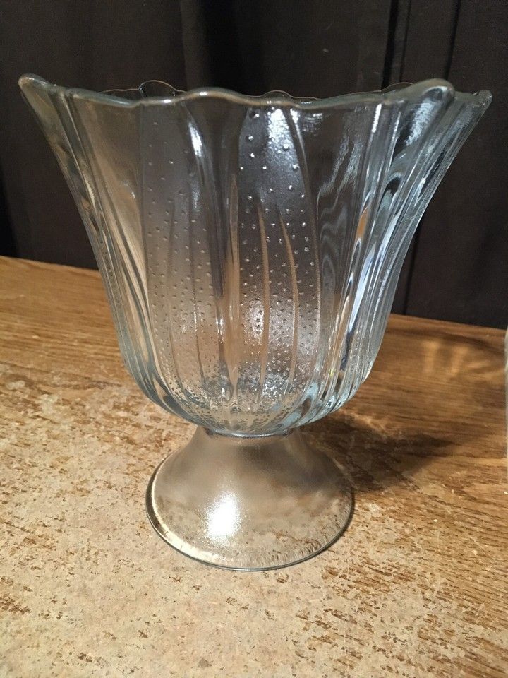 Clear Glass Flower Vase 7 In Leaf Raindrops Pattern