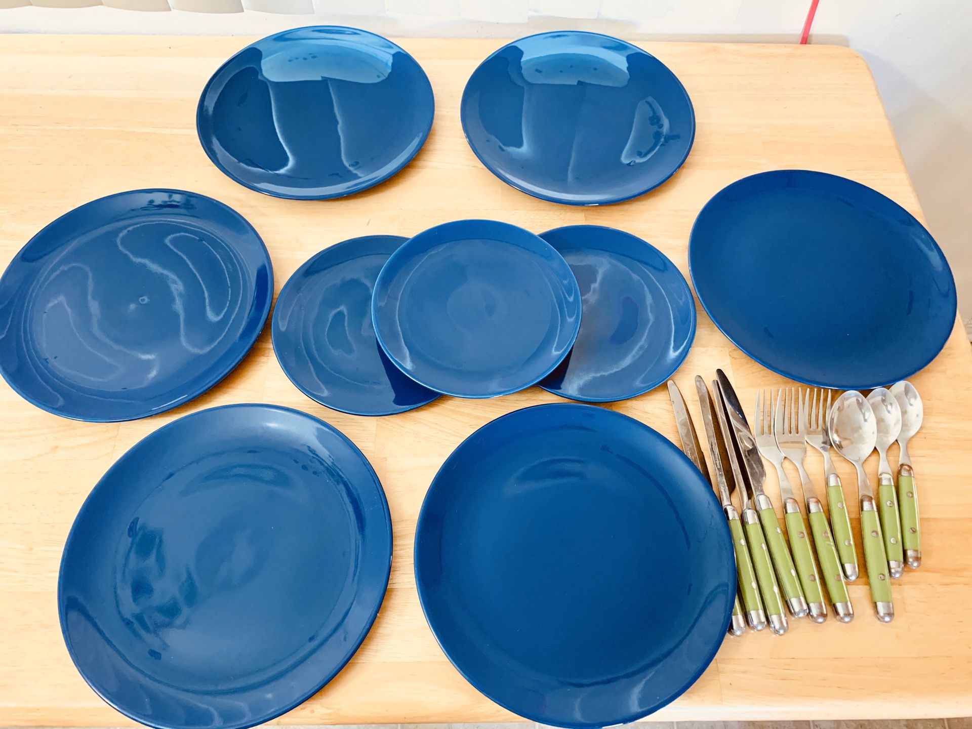 Beautiful 13 piece Dinnerware set with utensils