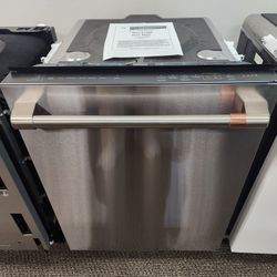 Café 24 in. Built-In Top Control Dishwasher in Stainless Steel with Stainless Tub, Uitra Wash and Dual Convection Dry. 44 dBA