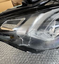 BMW330I 2025 Passenger Side Headlight