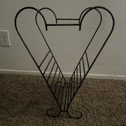 Heart Shape Magazine Rack 