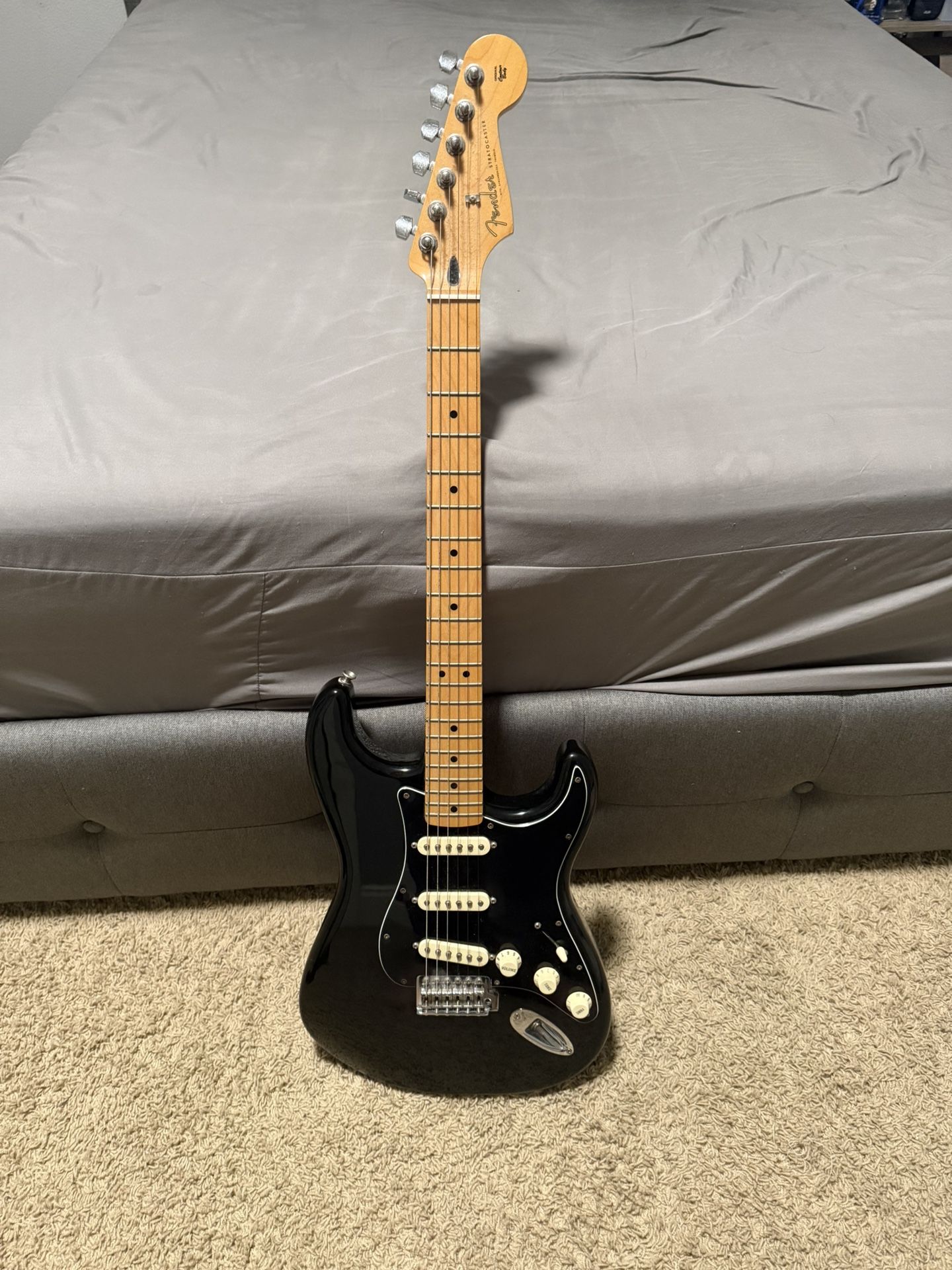 Fender Stratocaster player series limited edition black maple fingerboard solid Body Electric Guitar