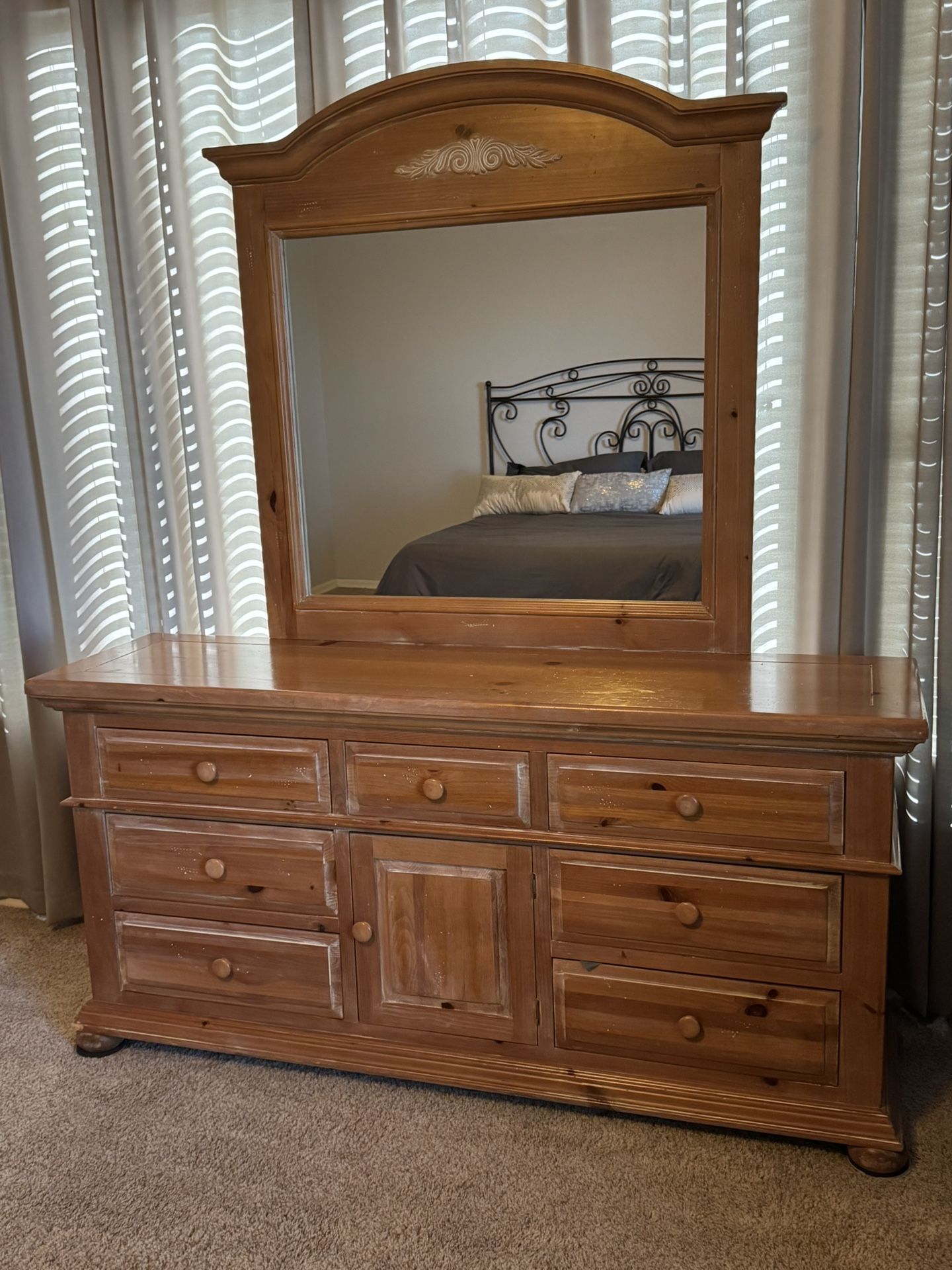 Broyhill 9 Drawer Dresser With Mirror