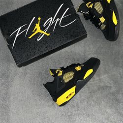 Jordan 4 black Yellow 