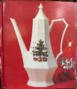 Vintage Christmastime Coffee Pot & Lid by NIKKO