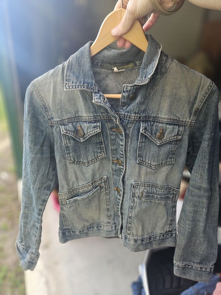 Women's Abercrombie & Fitch Distressed Blue Jean Jacket Size S 100% Cotton Denim Jacket