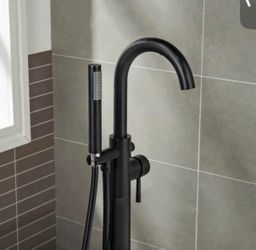 Woodbridge Frankfurt Matte Black 1-handle Freestanding Swivel Bathtub Faucet with Hand Shower
