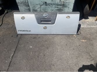 Original tailgate from a Nissan frontier Pickup Truck in Good condition