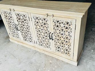 Buffet cabinet with shelves with Carved Doors