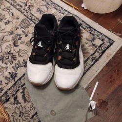 Air JORDAN 11 CMFT Lows (Basically NEW, Barely Worn, W/Box)