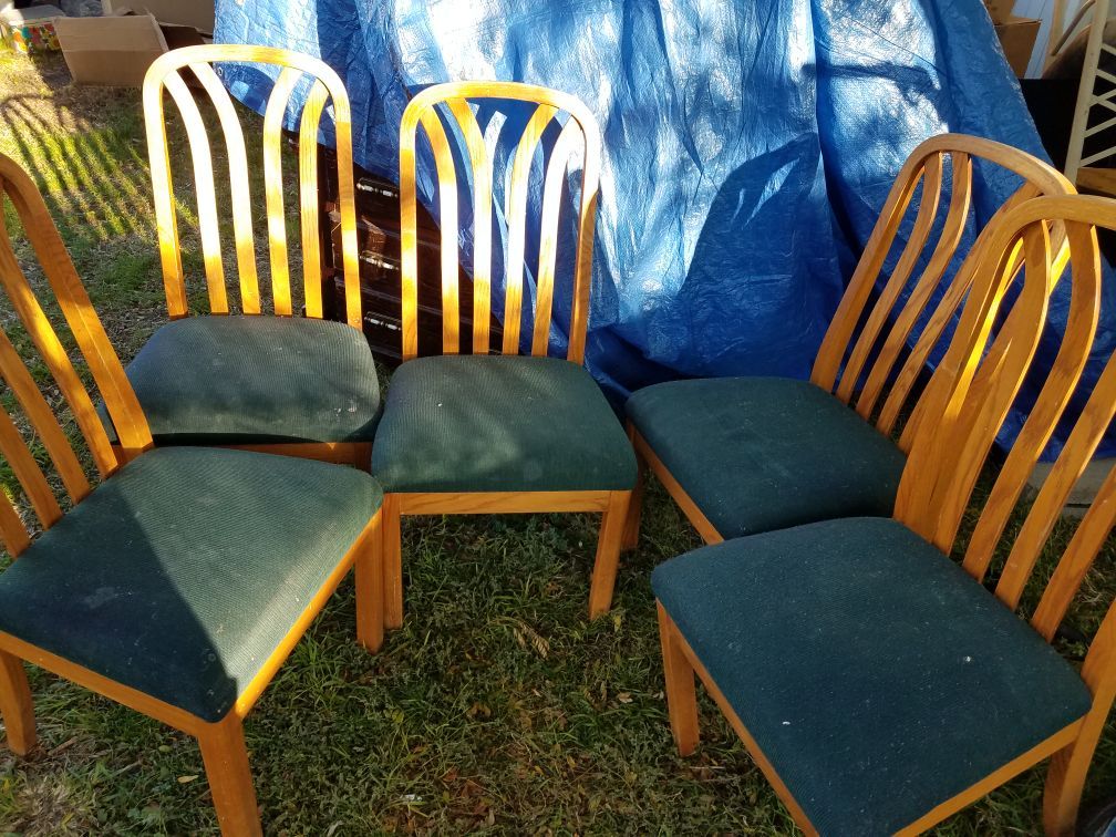 5 chairs and table