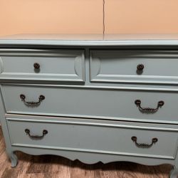 Stanley Furniture Wooden Dresser 