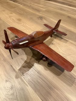 Mahogany P-51 Mustang Model Airplane
