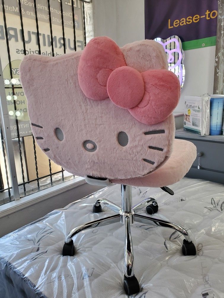 New Plush Fur Pink Desk Vanity Swivel 💗 Chair Available In Other Colors & Characters Come Visit Our Store In Paramount