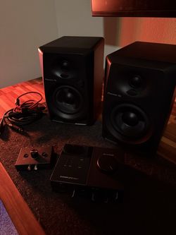 Pioneer DJ DM-40 Speakers + Komplete Audio 1 Interface