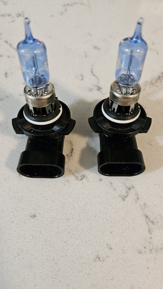 Sylvania 9005 SilverStar zXe gold: Halogen headlight bulbs, High End White Light