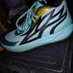 MENS LIKE NEW PUMA SHOES SIZE 8 NO FLAWS PERFECT SEE PICS