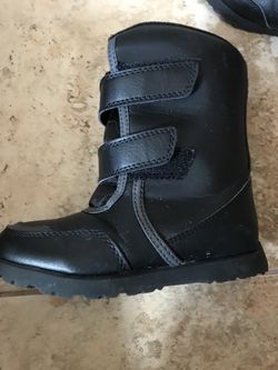 Toddler boy boots size 10