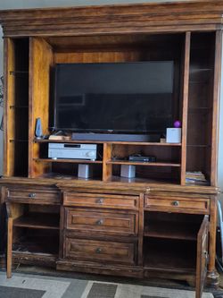 Entertainment center